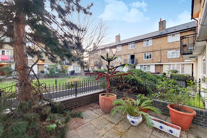 3 Bedroom Maisonette To Rent In Chilcot Close, Poplar, London, E14