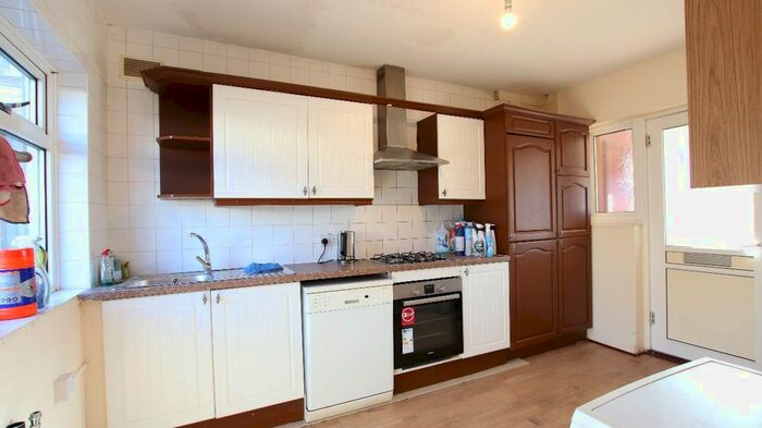 3 Bedroom Bungalow To Rent In Bacon Lane, Burnt Oak, Edgware HA8