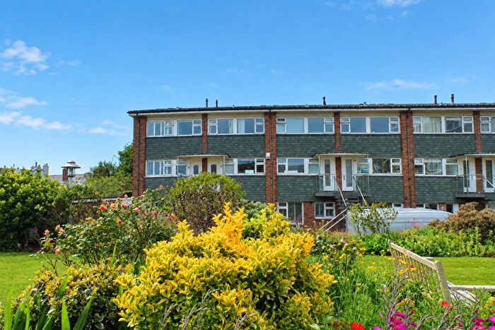 2 Bedroom Flat To Rent In Strand Court, Topsham, Exeter, EX3