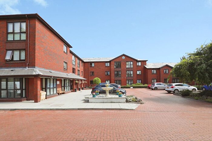 2 Bedroom Flat For Sale In The Fountains, Ormskirk, L39