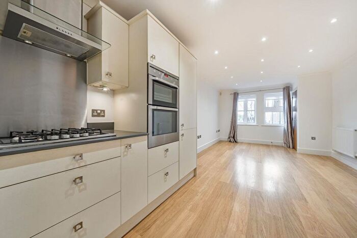 1 Bedroom Flat To Rent In Albany Park Road, Kingston Upon Thames, Greater London, KT2