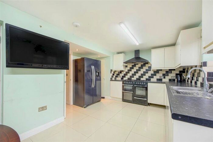 5 Bedroom Town House To Rent In Gressenhall Road, London, SW18