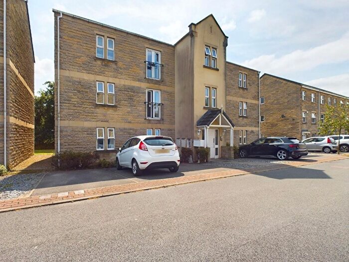 2 Bedroom Flat For Sale In Tundra Grove, Bingley, BD16