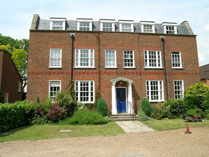 2 Bedroom Flat To Rent In Villiers Road, Kingston Upon Thames, KT1