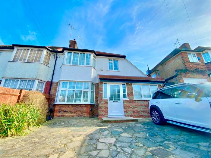 4 Bedroom Semi-Detached House To Rent In Wentworth Avenue, London, N3