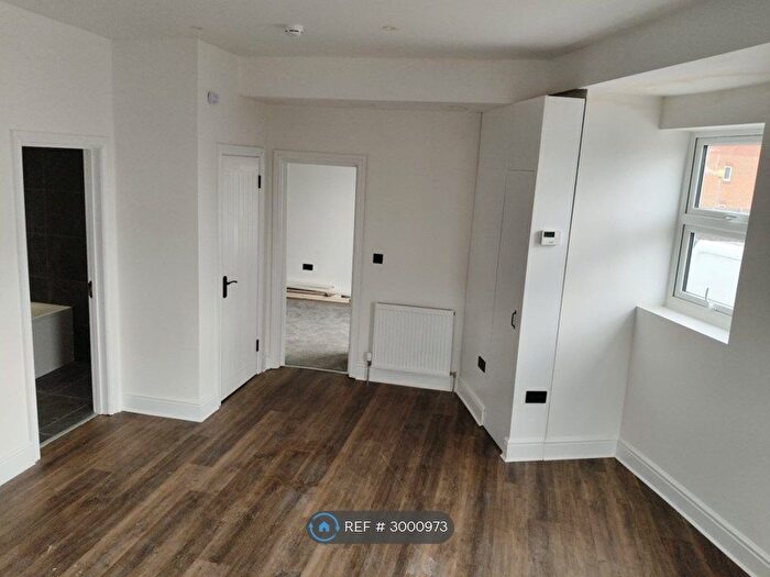 2 Bedroom Flat To Rent In Earlswood Road, Redhill, RH1