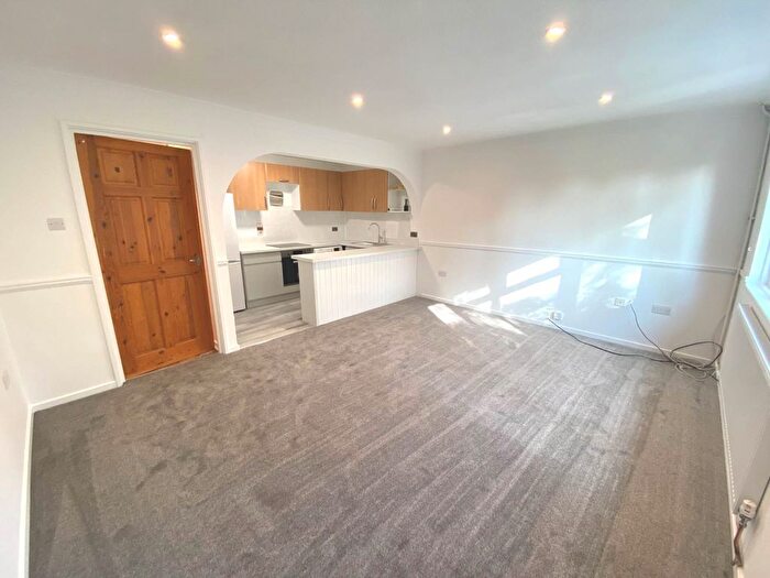 1 Bedroom Flat To Rent In Coates Dell, Garston, WD25