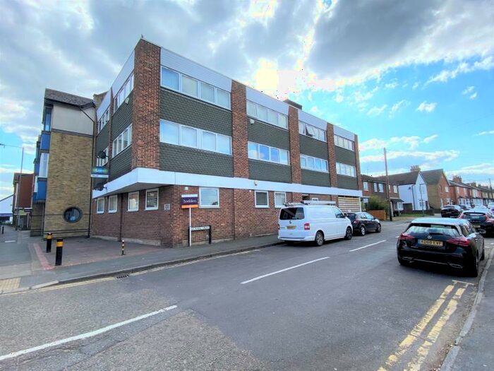 1 Bedroom Apartment To Rent In Addlestone, KT15