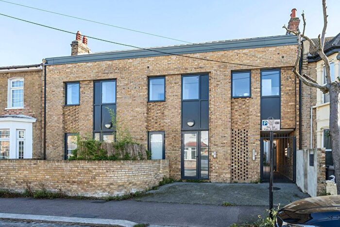 2 Bedroom Flat For Sale In Wilmot Road, Leyton, E10
