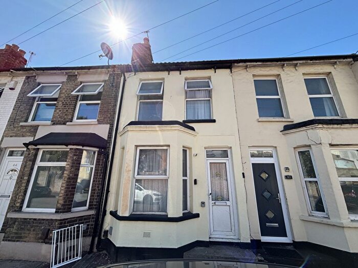 3 Bedroom Terraced House To Rent In Seymour Road, Chatham, ME5