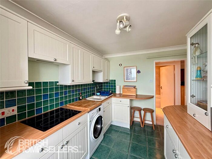 2 Bedroom Apartment For Sale In West Cliff Road, Bournemouth, Dorset, BH2