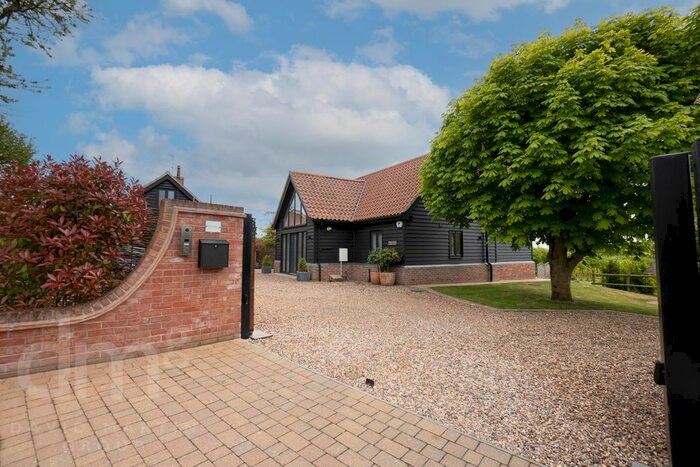 4 Bedroom Barn Conversion To Rent In Whitehouse Lane, West Bergholt, Colchester, CO6