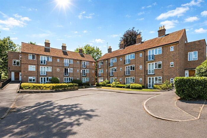 1 Bedroom Flat For Sale In Westall Close, Hertford, SG13
