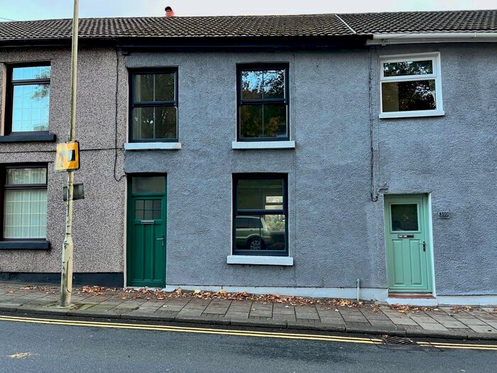 3 Bedroom Property To Rent In Brithweunydd Road, Trealaw, Tonypandy, CF40