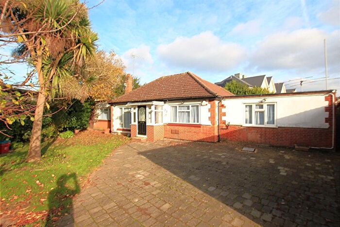 5 Bedroom Detached Bungalow To Rent In Sutton Square, Heston, Hounslow, TW5