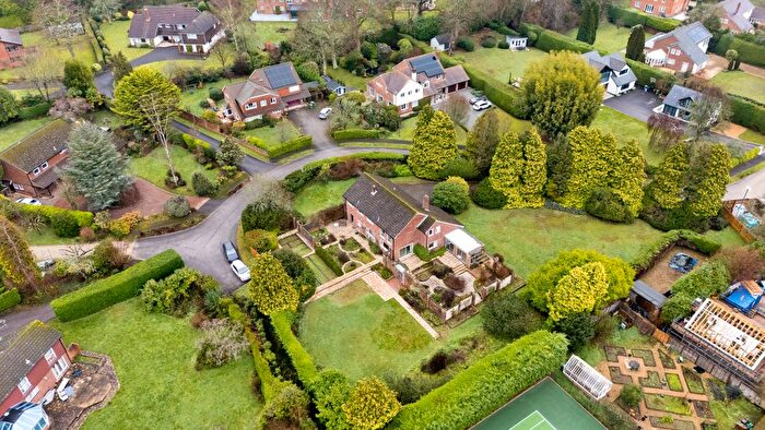 5 Bedroom Detached House For Sale In Field Close, Winchester, SO21