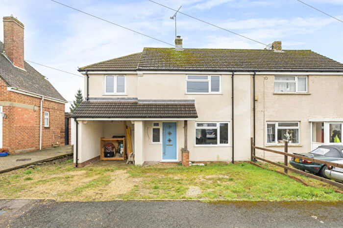 4 Bedroom Semi-Detached House For Sale In Kings Close, Wantage, OX12