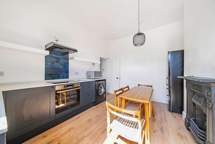 3 Bedroom Maisonette To Rent In Lee High Road London, SE13