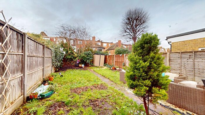 2 Bedroom Maisonette To Rent In Lausanne Road, London, N8