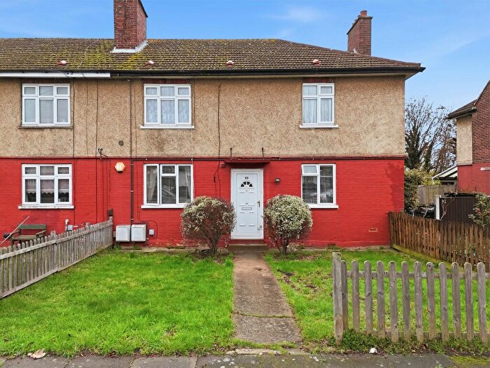 2 Bedroom Ground Maisonette For Sale In Duke Road, Barkingside, IG6