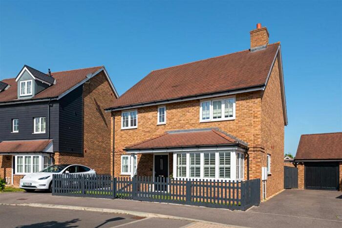 Detached House For Sale In Horley, RH6
