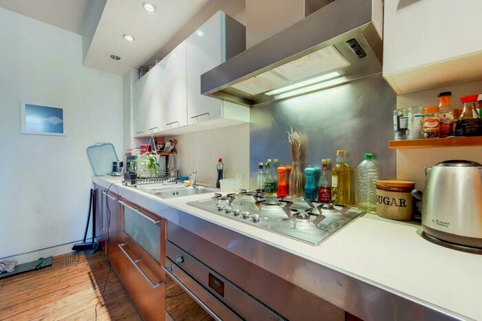 2 Bedroom Flat To Rent In Kingsland Road, Hackney, London, E8