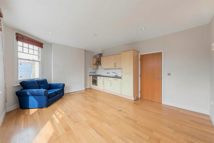 2 Bedroom Flat To Rent In Howletts Road, London, SE24