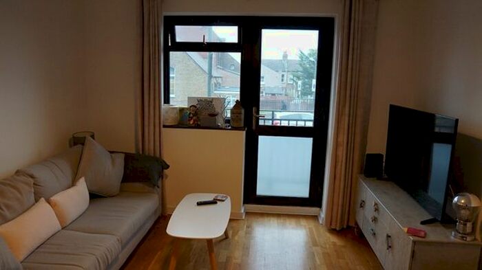 2 Bedroom Flat To Rent In Cromwell Road, London SW19