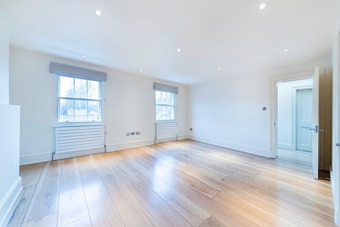 2 Bedroom Flat To Rent In Store Street, Bloomsbury, WC1E