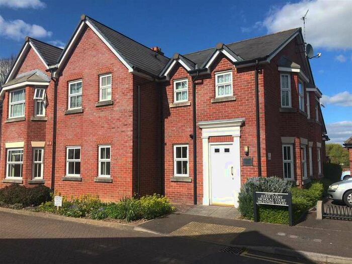 2 Bedroom Ground Flat To Rent In Spire View - Valentine Court, SP2