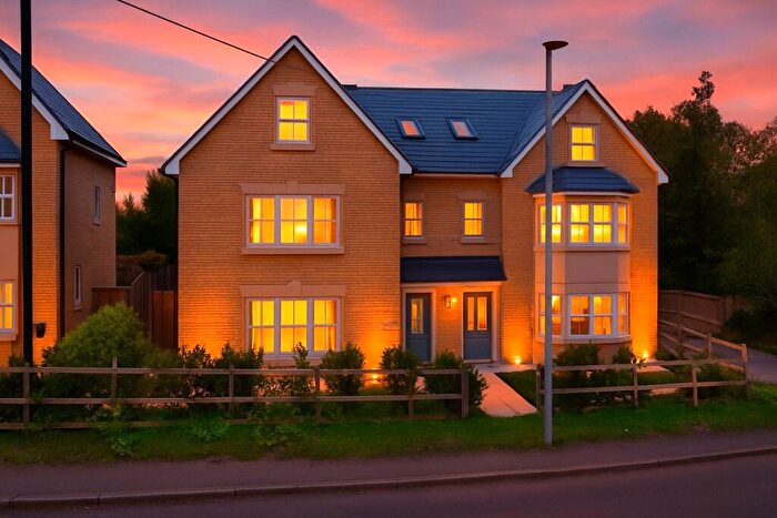 5 Bedroom Town House For Sale In Barkham Road, Wokingham, Berkshire, RG41