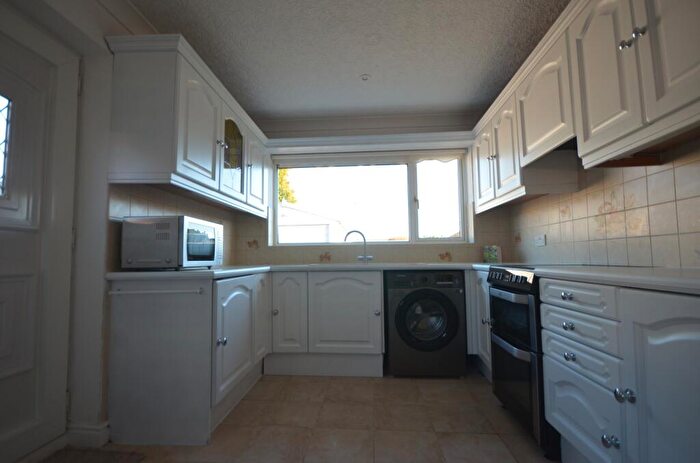 2 Bedroom Bungalow To Rent In Windermere Avenue, Scartho, Grimsby, DN33
