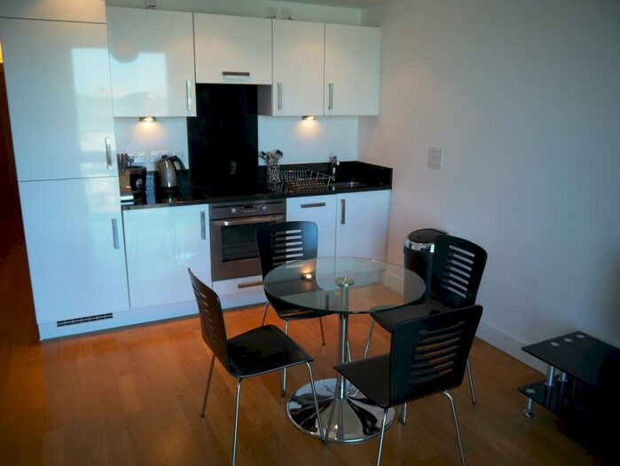 1 Bedroom Apartment To Rent In Marina Point East, Chatham, ME4