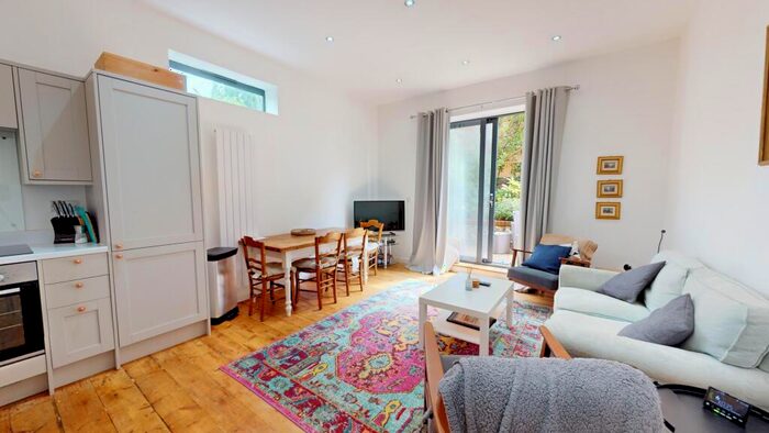 2 Bedroom Flat To Rent In Lansdowne Road, Hove, BN3