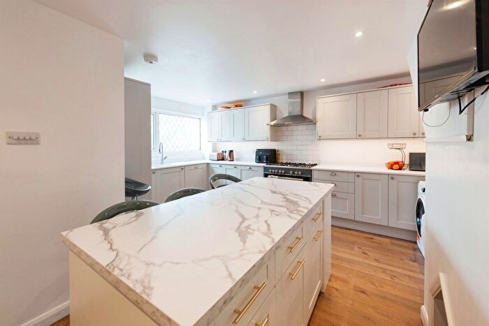 3 Bedroom End Of Terrace House For Sale In Linnet Close, Waterlooville, PO8