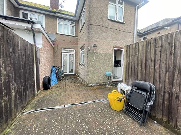 1 Bedroom Flat To Rent In Locket Road, Wealdstone, Harrow, HA3