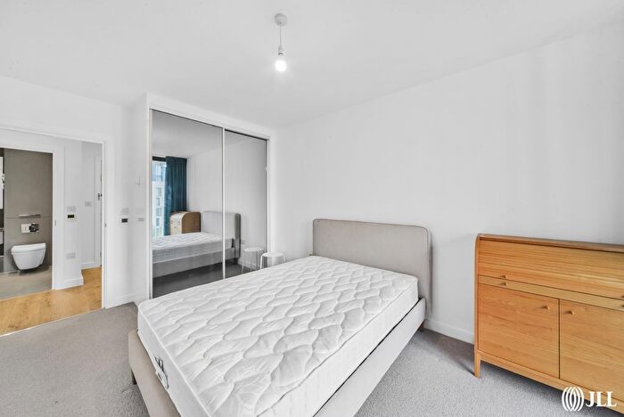 1 Bedroom Flat To Rent In Waterman House, London, E15