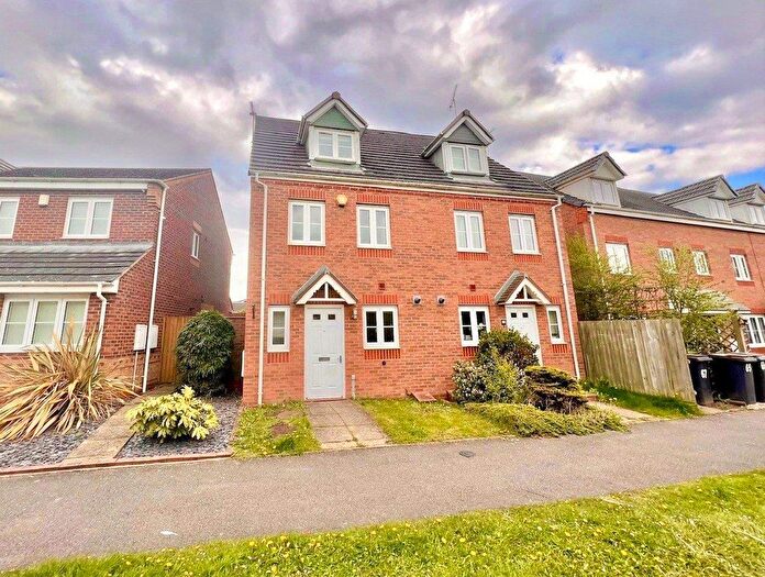 3 Bedroom Semi-Detached House To Rent In Walsingham Drive, Bermuda Park, Nuneaton, CV10