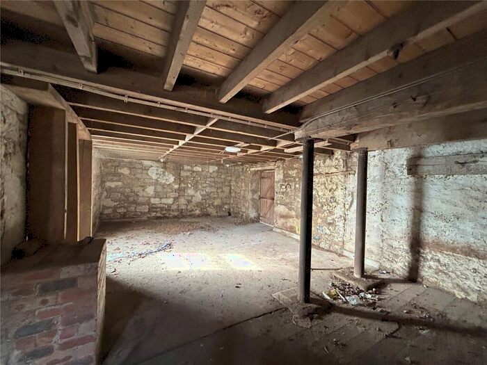 Garage / Parking To Rent In Unit Craigton Steading, Craigton, EH52