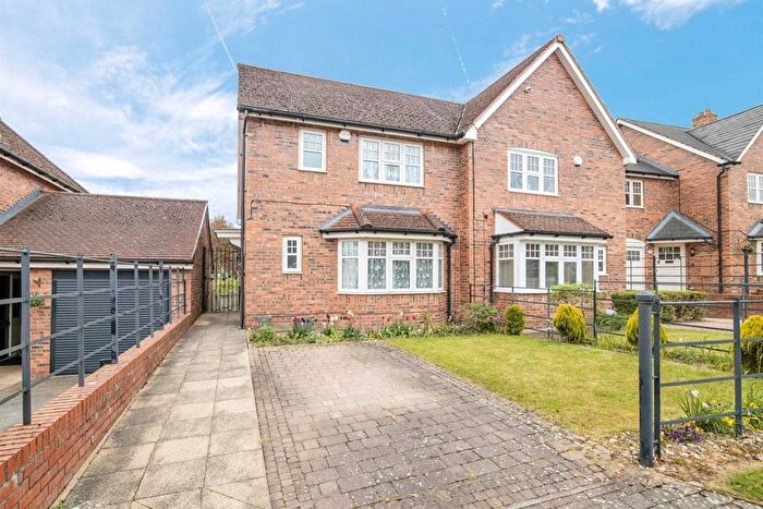 3 Bedroom Detached House For Sale In Sunderton Road, Birmingham, West Midlands, B14