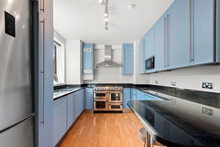 3 Bedroom Flat To Rent In Chancellor House, Hyde Park Gate, SW7