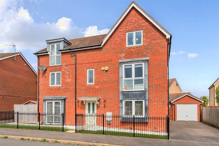 5 Bedroom Detached House To Rent In Greensleeves Drive, Aylesbury, HP18