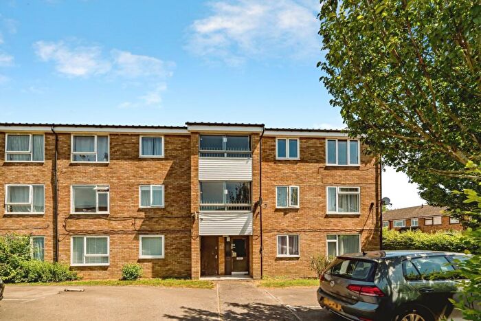 2 Bedroom Flat For Sale In Orwell Drive, Aylesbury, Buckinghamshire, HP21