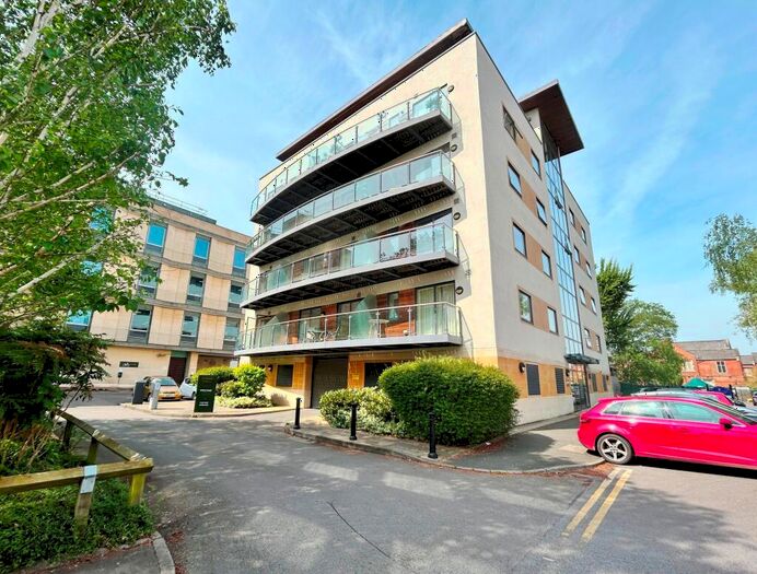 1 Bedroom Apartment To Rent In St James Square, Cheltenham, GL50
