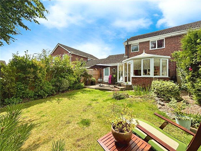 3 Bedroom Semi-Detached House For Sale In Blackthorn Close, South Wonston, Winchester, SO21