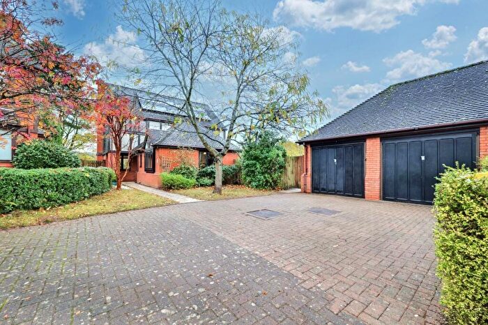 5 Bedroom Detached House For Sale In Butterworth Drive, Coventry, CV4