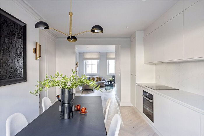 2 Bedroom Flat For Sale In Kensington Gardens Square, London, W2