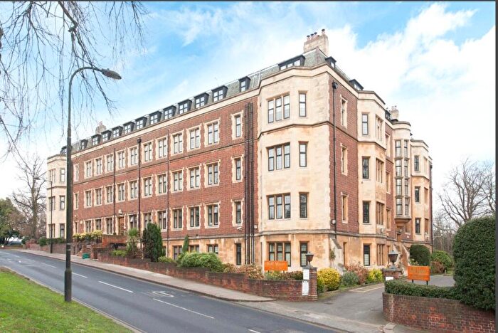 2 Bedroom Flat To Rent In East Heath Road, London, NW3