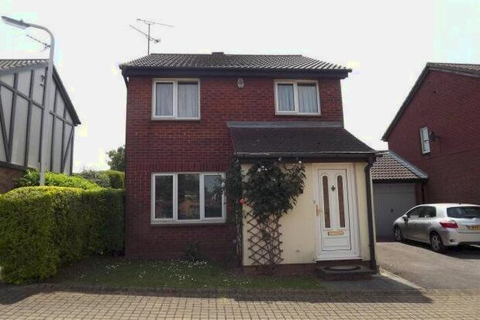 3 Bedroom Link Detached House To Rent In Redmire Close, Luton, LU4