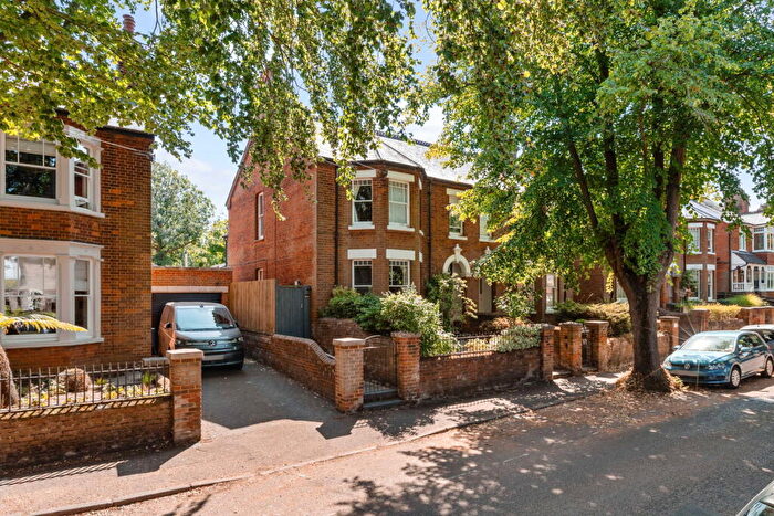 4 Bedroom Semi-Detached House For Sale In Chiltern Road, Hitchin, SG4
